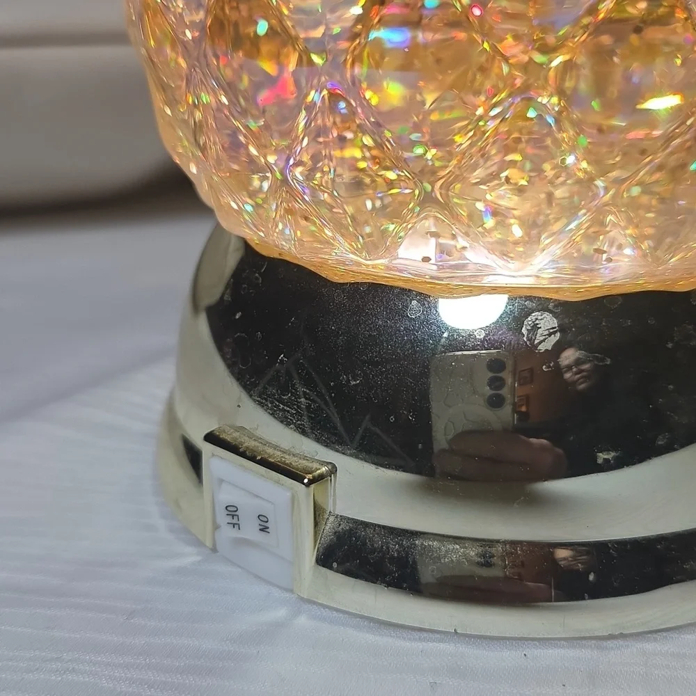 Bath & Body Word Pineapple Shaped Glass Candle Holder. - Picture 3 of 4